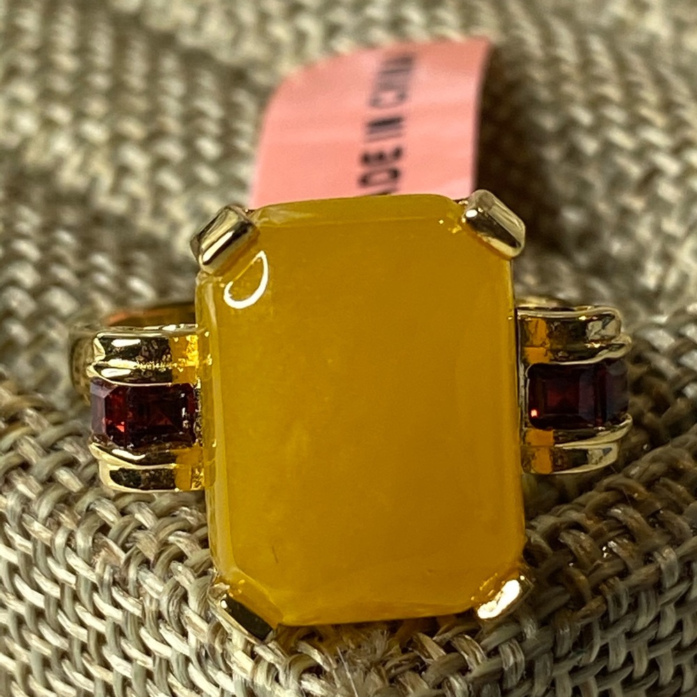 Yellow Jade and Garnet Ring in Vermeil YG/Silver